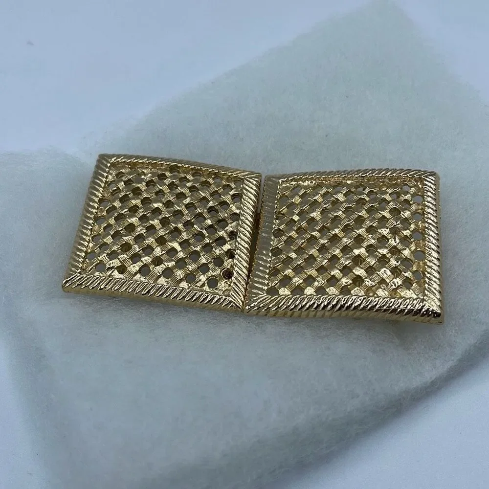 Vintage basket weave design 4” long belt buckle.